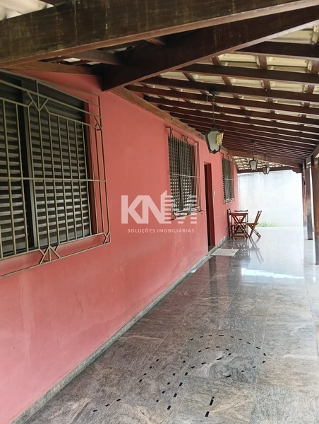 Casa Espaçosa com Terreno Amplo na Av. JK – Itaúna - MG: 3ª foto da galeria de imagens do imóvel
