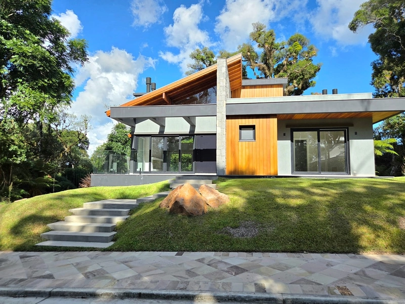 Casa 3 suítes em Gramado: 1ª foto da galeria de imagens do imóvel
