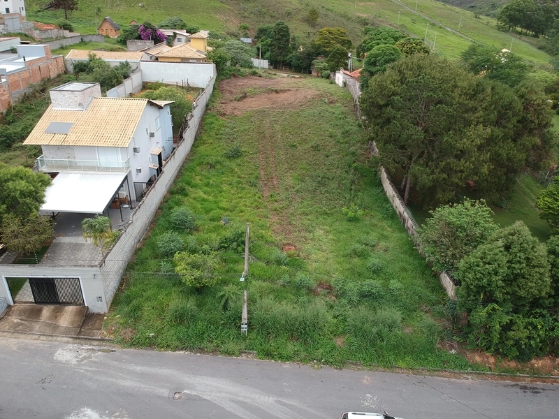 Terreno grande com 600 metros quadrados: 7ª foto da galeria de imagens do imóvel