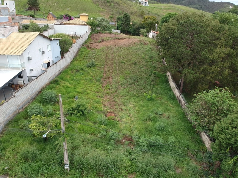 Terreno grande com 600 metros quadrados: 3ª foto da galeria de imagens do imóvel