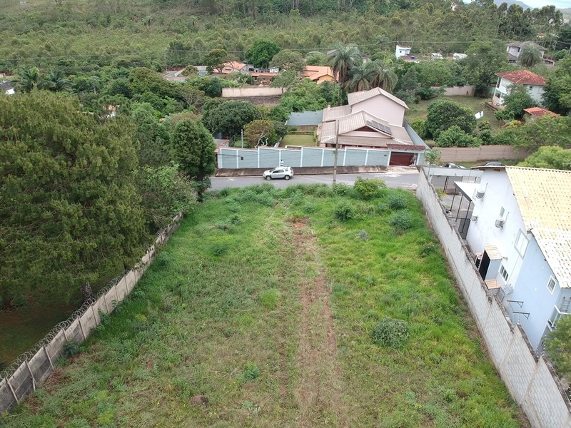 Terreno grande com 600 metros quadrados: 2ª foto da galeria de imagens do imóvel