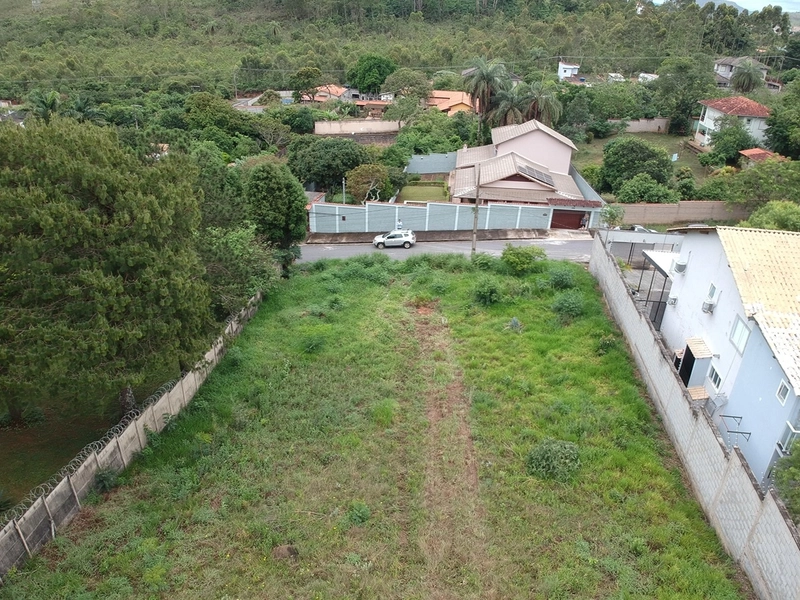 Terreno grande com 600 metros quadrados: 4ª foto da galeria de imagens do imóvel