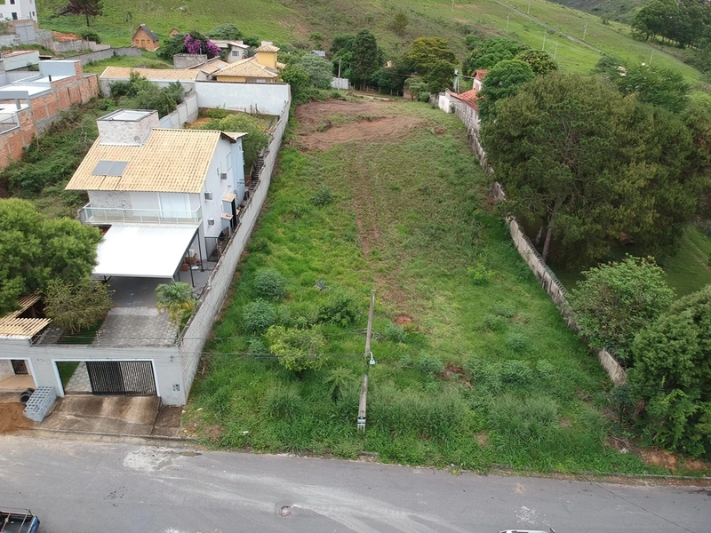 Terreno grande com 600 metros quadrados: 8ª foto da galeria de imagens do imóvel