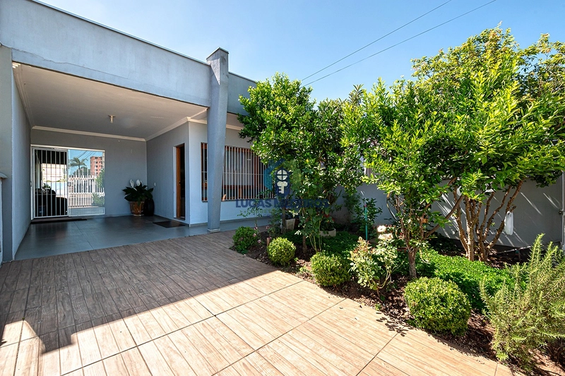  Casa Plana, Mobiliada e com Piscina no Centro da Cidade!”: 2ª foto da galeria de imagens do imóvel