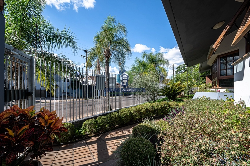 Viva o melhor do Ideal em NH -  casa ampla com 5 dormitórios e piscina: 5ª foto da galeria de imagens do imóvel