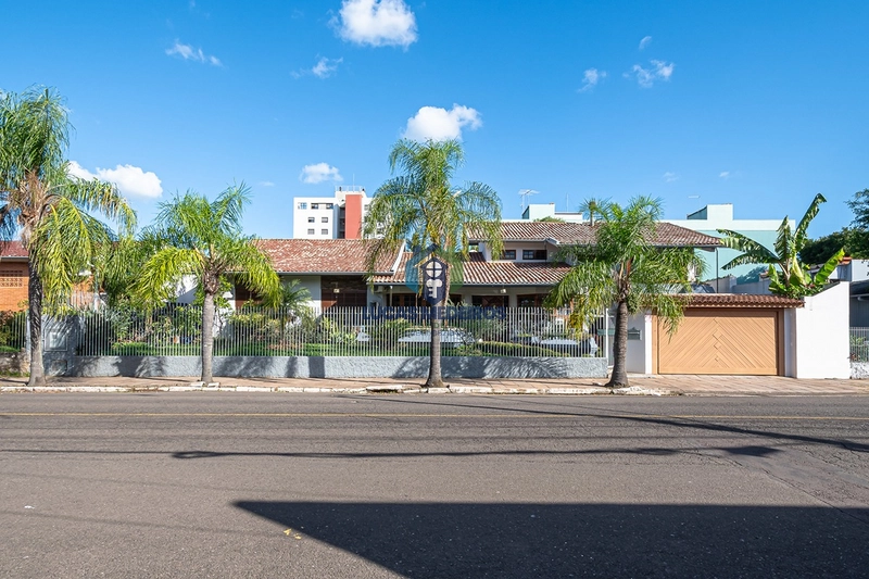 Viva o melhor do Ideal em NH -  casa ampla com 5 dormitórios e piscina: 3ª foto da galeria de imagens do imóvel