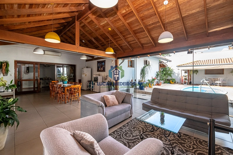 Viva o melhor do Ideal em NH -  casa ampla com 5 dormitórios e piscina: 1ª foto da galeria de imagens do imóvel