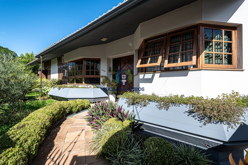 Viva o melhor do Ideal em NH -  casa ampla com 5 dormitórios e piscina: 6ª foto da galeria de imagens do imóvel