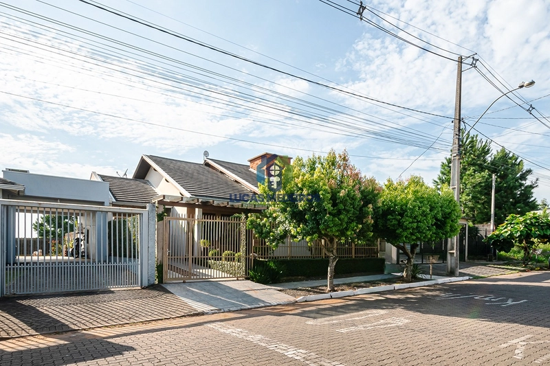Linda Casa com Piscina a Venda no Jardim do Sol: 2ª foto da galeria de imagens do imóvel