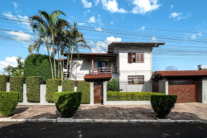 Exclusiva no Petrópolis em Novo Hamburgo: Casa com Piscina e 3 Dormitórios: 1ª foto da galeria de imagens do imóvel