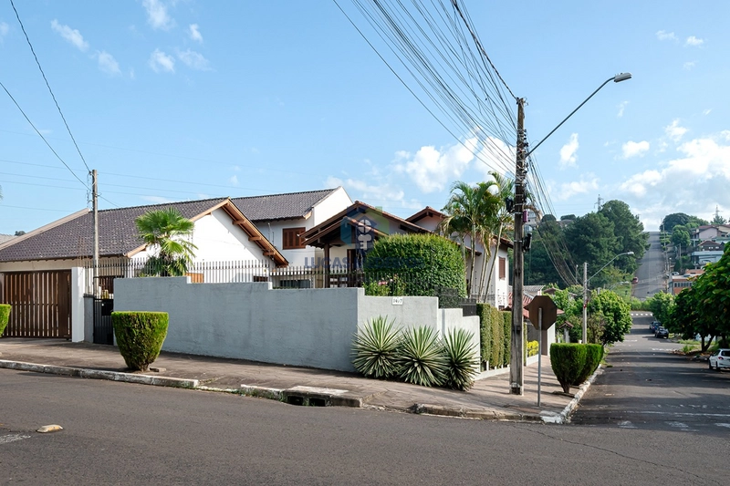 Exclusiva no Petrópolis em Novo Hamburgo: Casa com Piscina e 3 Dormitórios: 3ª foto da galeria de imagens do imóvel