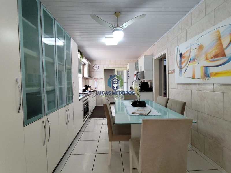 Casa à Venda com 3 Dormitórios | Piscina | Semi Mobiliada: 3ª foto da galeria de imagens do imóvel
