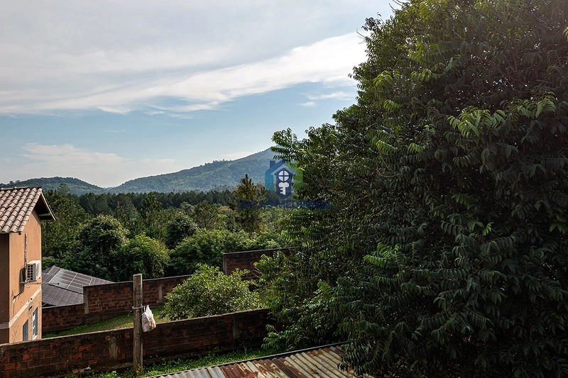 Casa plana com amplo terreno: 10ª foto da galeria de imagens do imóvel