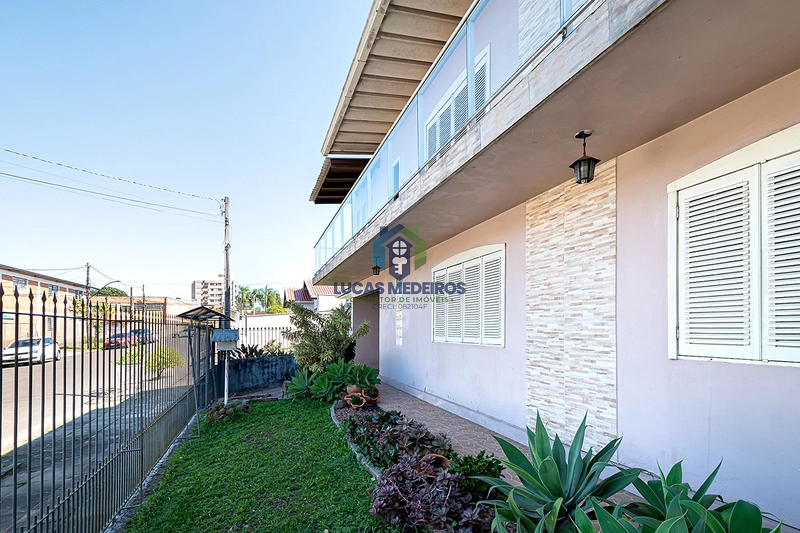 Linda Casa no Centro de Campo Bom: 2ª foto da galeria de imagens do imóvel