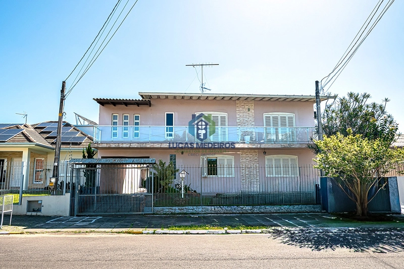Linda Casa no Centro de Campo Bom: 1ª foto da galeria de imagens do imóvel