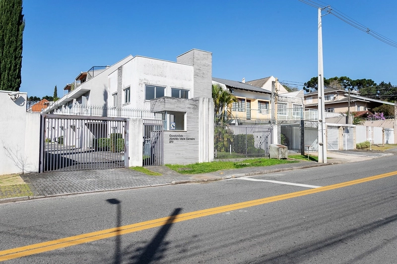 TRIPLEX SEMIMOBILIADO NO AHÚ — 3 QUARTOS, SUÍTE E ÁTICO: 2ª foto da galeria de imagens do imóvel