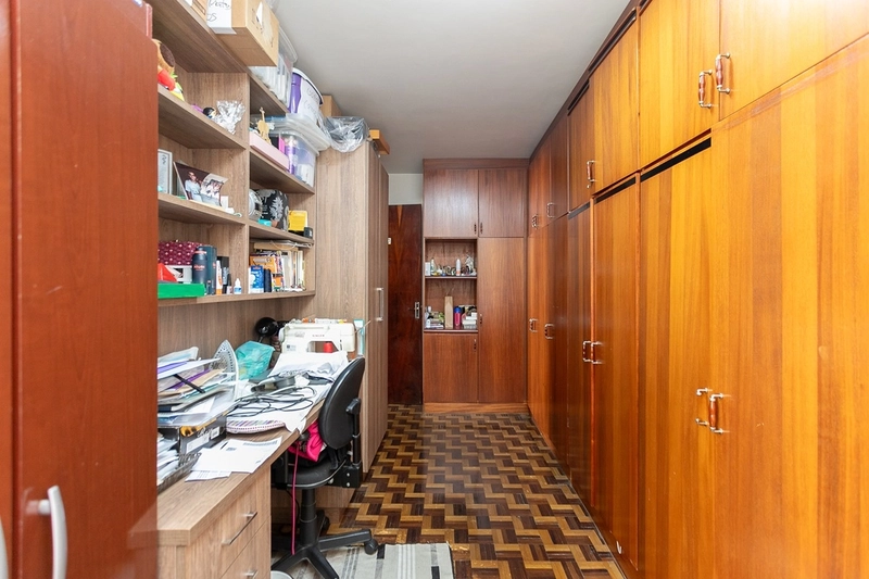 APARTAMENTO 3 QUARTOS SEMI MOBILIADO NO EDIFÍCIO PIRATINI - Ahu: 15ª foto da galeria de imagens do imóvel