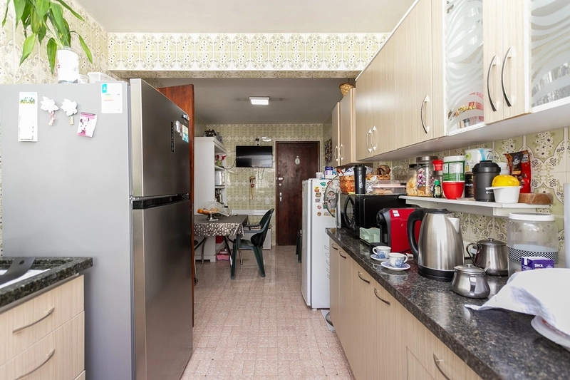 APARTAMENTO 3 QUARTOS SEMI MOBILIADO NO EDIFÍCIO PIRATINI - Ahu: 27ª foto da galeria de imagens do imóvel