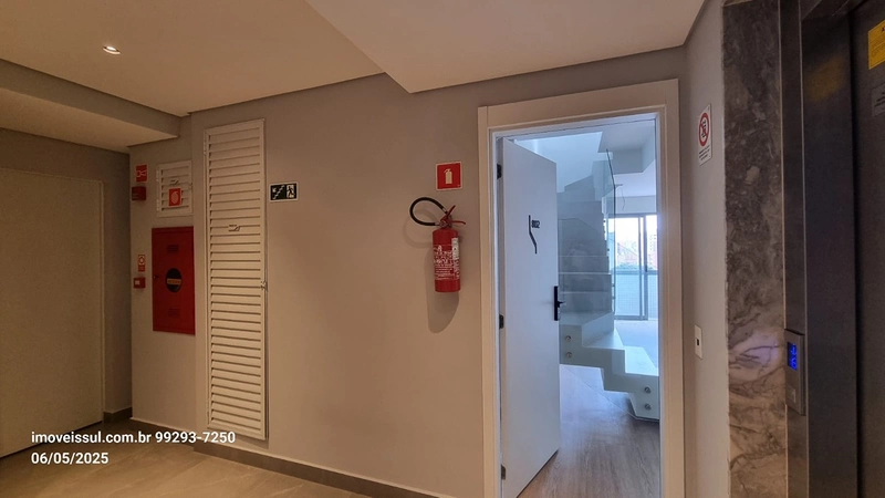 Cobertura Exclusiva no Alto da XV – Sofisticação e Vista Panorâmica: 3ª foto da galeria de imagens do imóvel