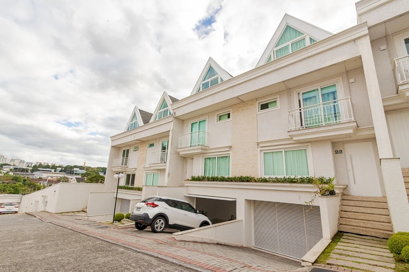 Casa de Alto Padrao no Condominio Barigui Hills - Curitiba: 3ª foto da galeria de imagens do imóvel