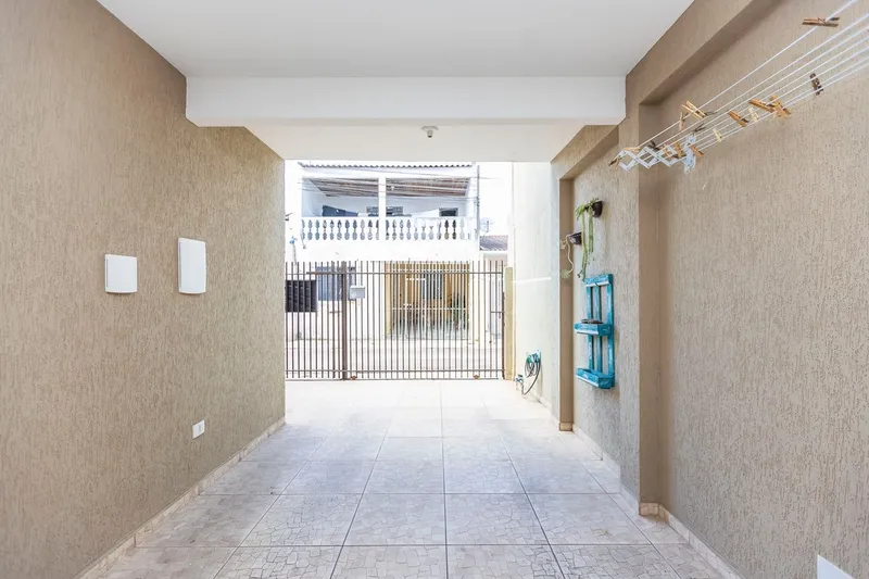 Sobrado Duplex de Rua - Sitio Cercado: 2ª foto da galeria de imagens do imóvel
