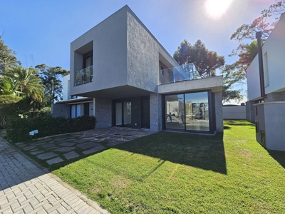 Casa em Condominio 4 Dorm. em Atlântida - Xangri-Lá