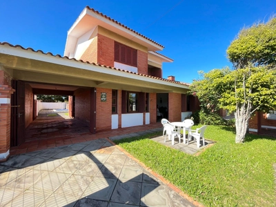 Casa 5 Dorm ou +. em Centro - Xangri-Lá