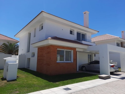 Casa em Condominio 4 Dorm. em Xangri-Lá - Xangri-Lá