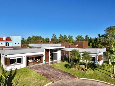 Casa em Condominio 4 Dorm. em Condomínio Lagoa do Passo - Xangri-Lá