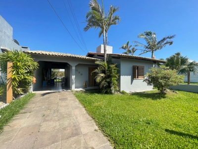 Casa 3 Dorm. em Zona Norte - Capão da Canoa