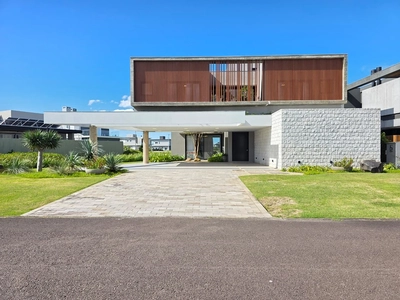 Casa em Condominio 5 Dorm. em Costa Serena, Cond. - Capão da Canoa