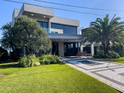 Casa em Condominio 5 Dorm. em Condomínio Enseada Lagos de Xangri Lá - Xangri-Lá