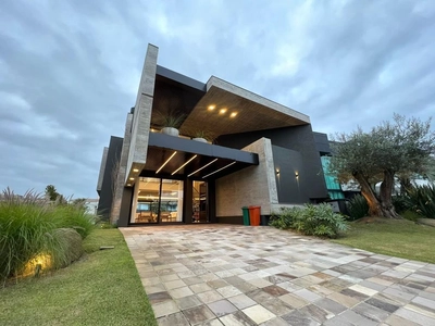 Casa em Condominio 5 Dorm. em Condomínio Enseada Lagos de Xangri Lá - Xangri-Lá