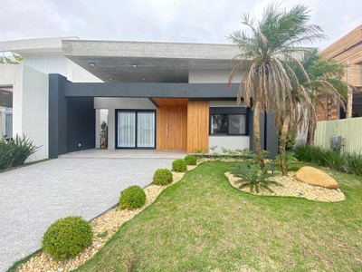 Casa em Condominio 4 Dorm. em Condomínio Riviera Xangri Lá - Xangri-Lá
