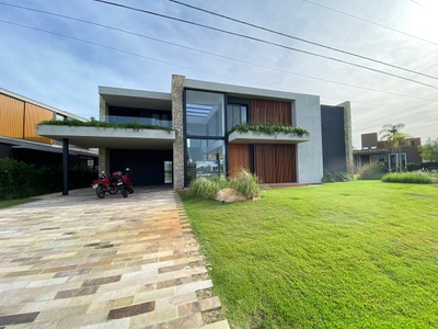 Casa em Condominio 7 Dorm. em Condomínio Enseada Lagos de Xangri Lá - Xangri-Lá