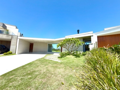 Casa em Condominio 4 Dorm. em Condomínio Riviera Xangri Lá - Xangri-Lá