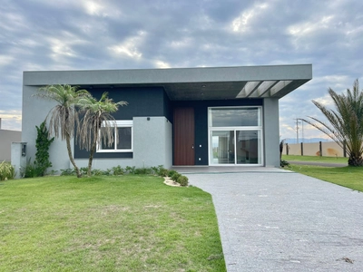 Casa em Condominio 4 Dorm. em Condomínio Riviera Xangri Lá - Xangri-Lá
