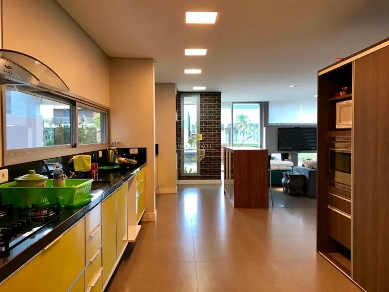 Malibu - Sobrado Beira Lago com belo deck: 3ª foto da galeria de imagens do imóvel