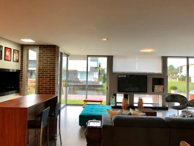 Malibu - Sobrado Beira Lago com belo deck: 6ª foto da galeria de imagens do imóvel