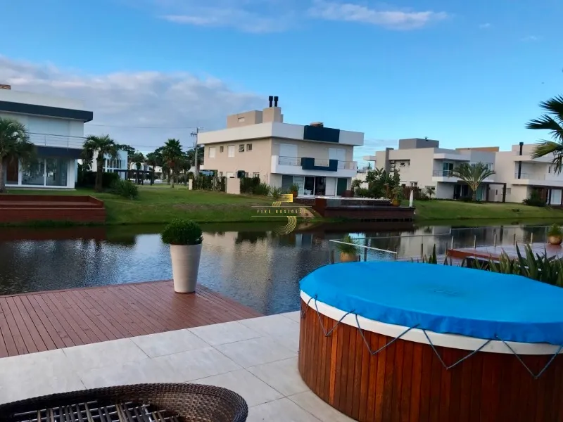 Malibu - Sobrado Beira Lago com belo deck: 9ª foto da galeria de imagens do imóvel