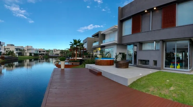 Malibu - Sobrado Beira Lago com belo deck: 15ª foto da galeria de imagens do imóvel