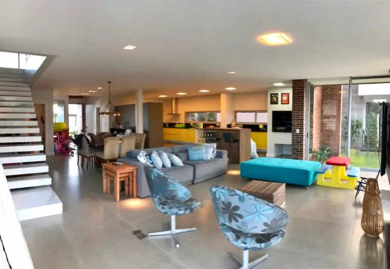 Malibu - Sobrado Beira Lago com belo deck: 13ª foto da galeria de imagens do imóvel