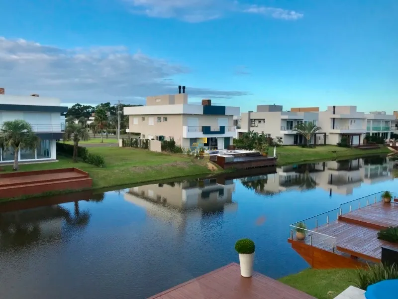 Malibu - Sobrado Beira Lago com belo deck: 14ª foto da galeria de imagens do imóvel