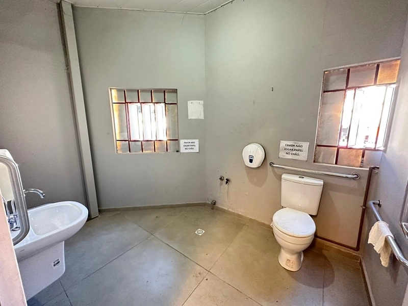 ALUGO AMPLA SALA COMERCIAL NO CENTRO DE SÃO BENTO DO SUL: 16ª foto da galeria de imagens do imóvel