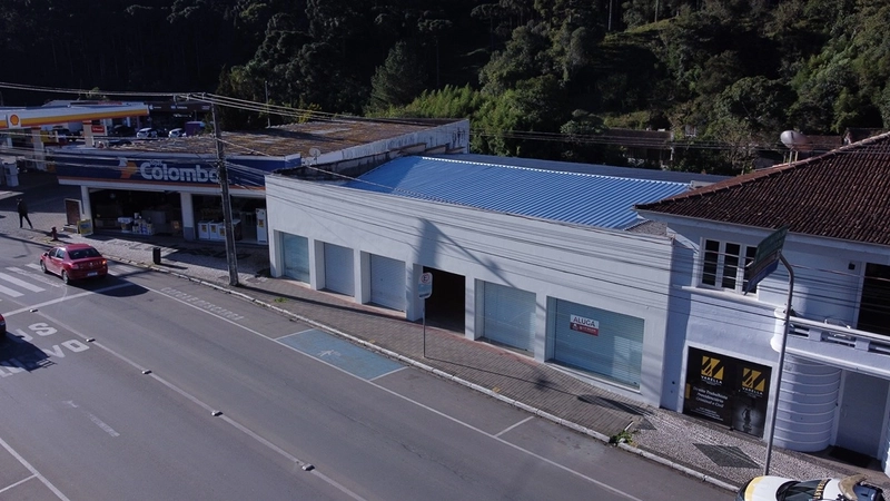 ALUGO AMPLA SALA COMERCIAL NO CENTRO DE SÃO BENTO DO SUL: 1ª foto da galeria de imagens do imóvel