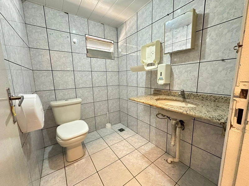 ALUGO AMPLA SALA COMERCIAL NO CENTRO DE SÃO BENTO DO SUL: 17ª foto da galeria de imagens do imóvel