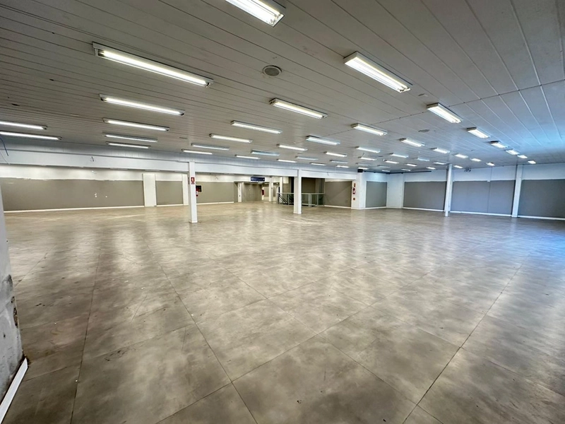 ALUGO AMPLA SALA COMERCIAL NO CENTRO DE SÃO BENTO DO SUL: 4ª foto da galeria de imagens do imóvel