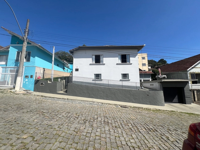 CASA NO CENTRO À VENDA!: 2ª foto da galeria de imagens do imóvel