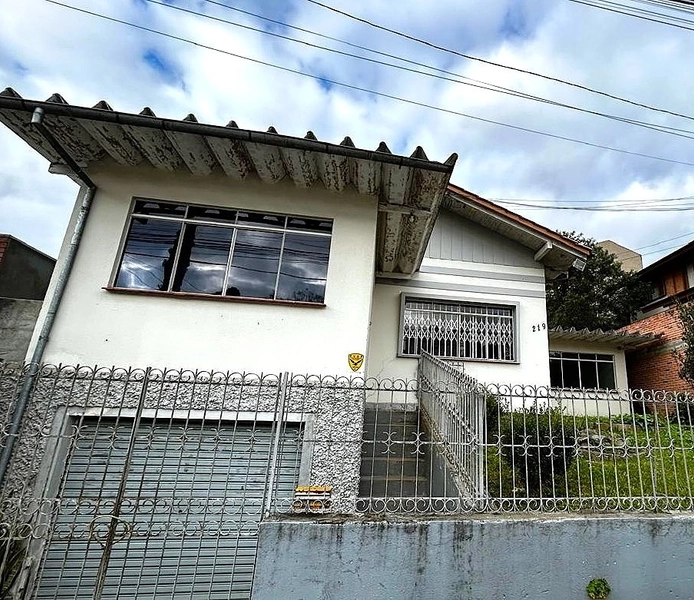 ALUGA CASA NO CENTRO: 2ª foto da galeria de imagens do imóvel