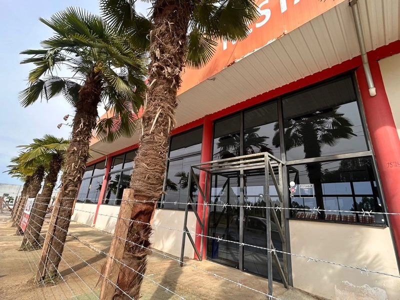 ALUGA AMPLA SALA COMERCIAL “ACESSO CURITIBA”: 2ª foto da galeria de imagens do imóvel